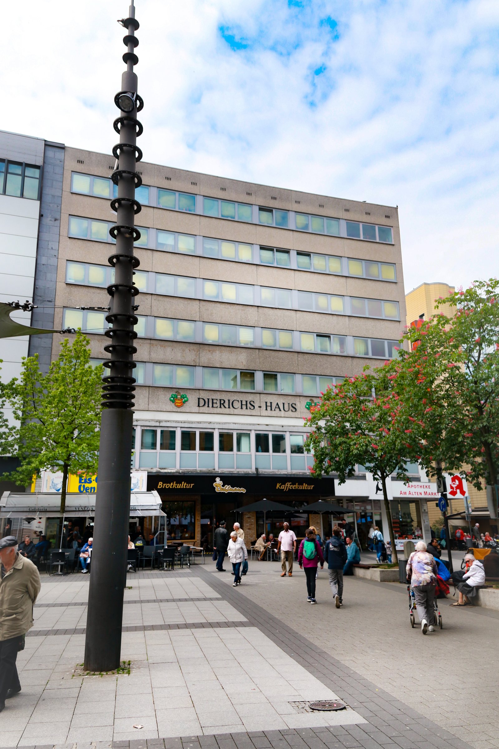 Kapitalanlage in Top-Lage von Wuppertal-Barmen: Repräsentatives Wohn- und Geschäftshaus mit 32 Einheiten Kapitalanlage in Top-Lage von Wuppertal-Barmen: Repräsentatives Wohn- und Geschäftshaus mit 32 Einheiten