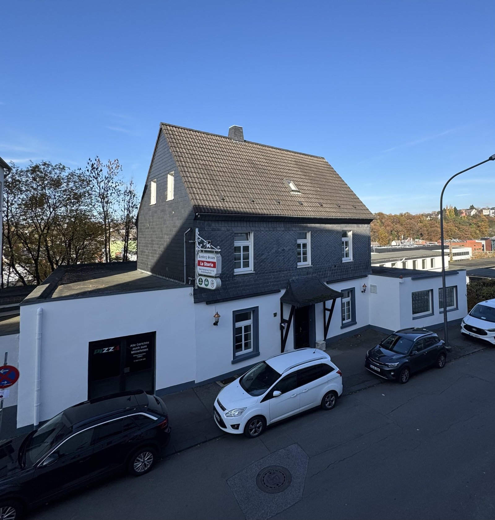 Kernsanierte Gaststätte mit 16 Garagen – vielseitiges Objekt am Wuppertaler Zoo ! Kernsanierte Gaststätte mit 16 Garagen – vielseitiges Objekt am Wuppertaler Zoo !