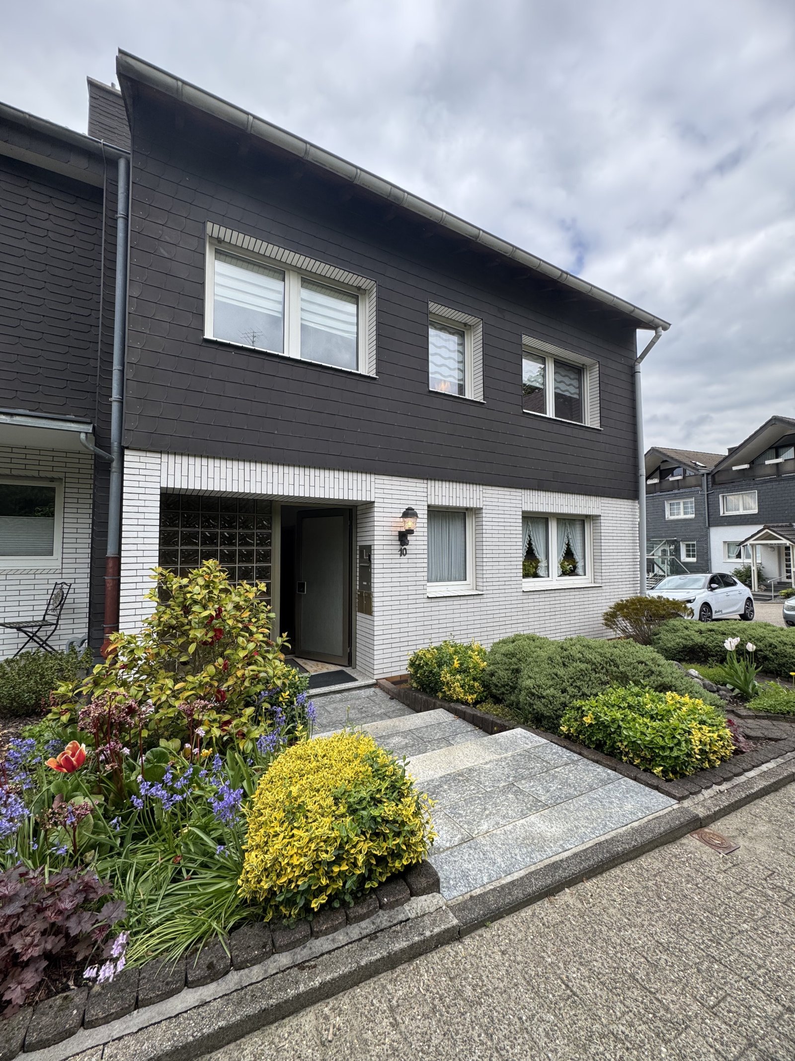 Attraktives Dreifamilienhaus in Wuppertal-Langerfeld - Ideal für Familien oder Kapitalanleger Attraktives Dreifamilienhaus in Wuppertal-Langerfeld - Ideal für Familien oder Kapitalanleger